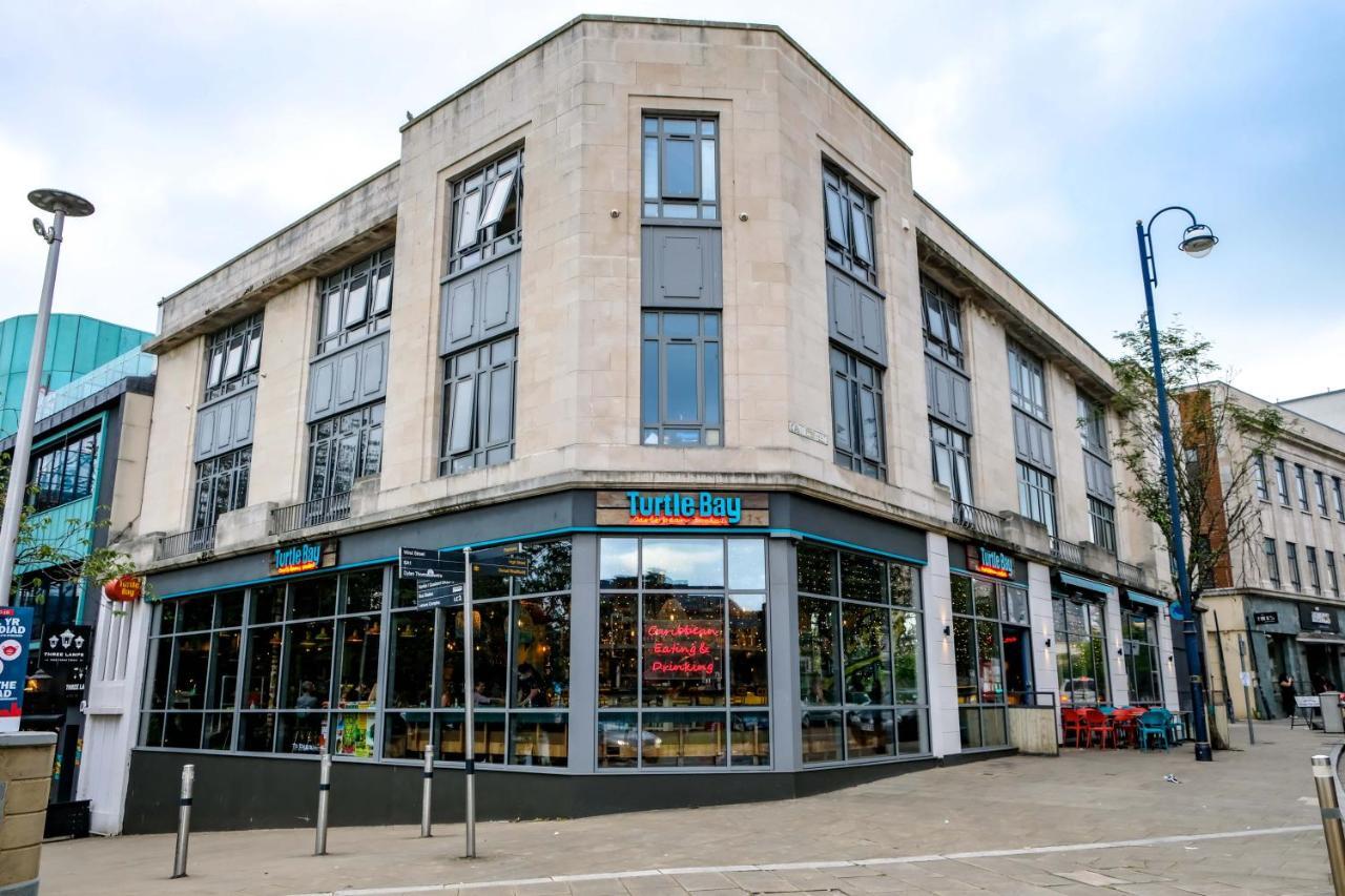 Cwtsh Hostel Σουόνσι Εξωτερικό φωτογραφία Turtle Bay, Bath