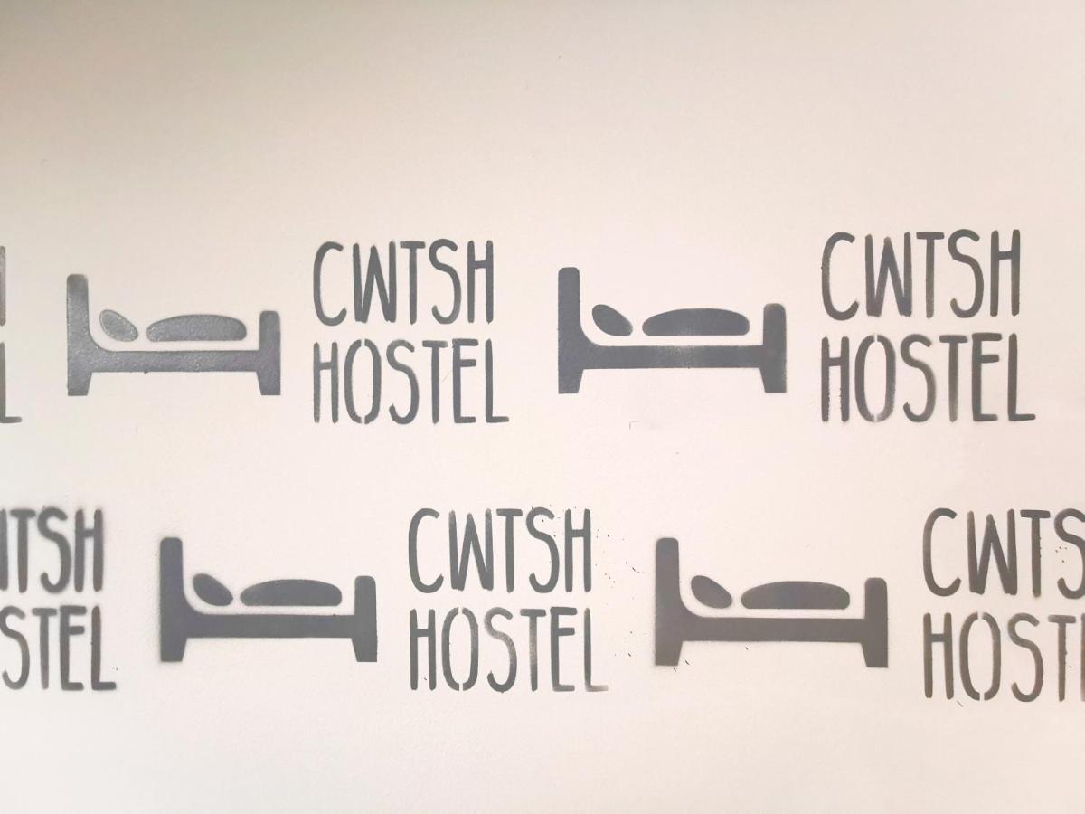 Cwtsh Hostel Σουόνσι Εξωτερικό φωτογραφία CWTSH Hostel Logo