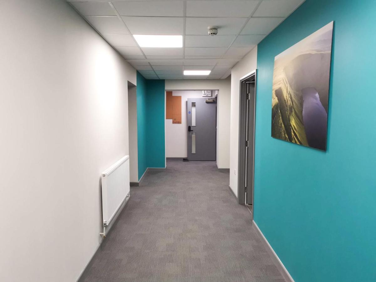 Cwtsh Hostel Σουόνσι Εξωτερικό φωτογραφία A corridor at the University of Roehampton