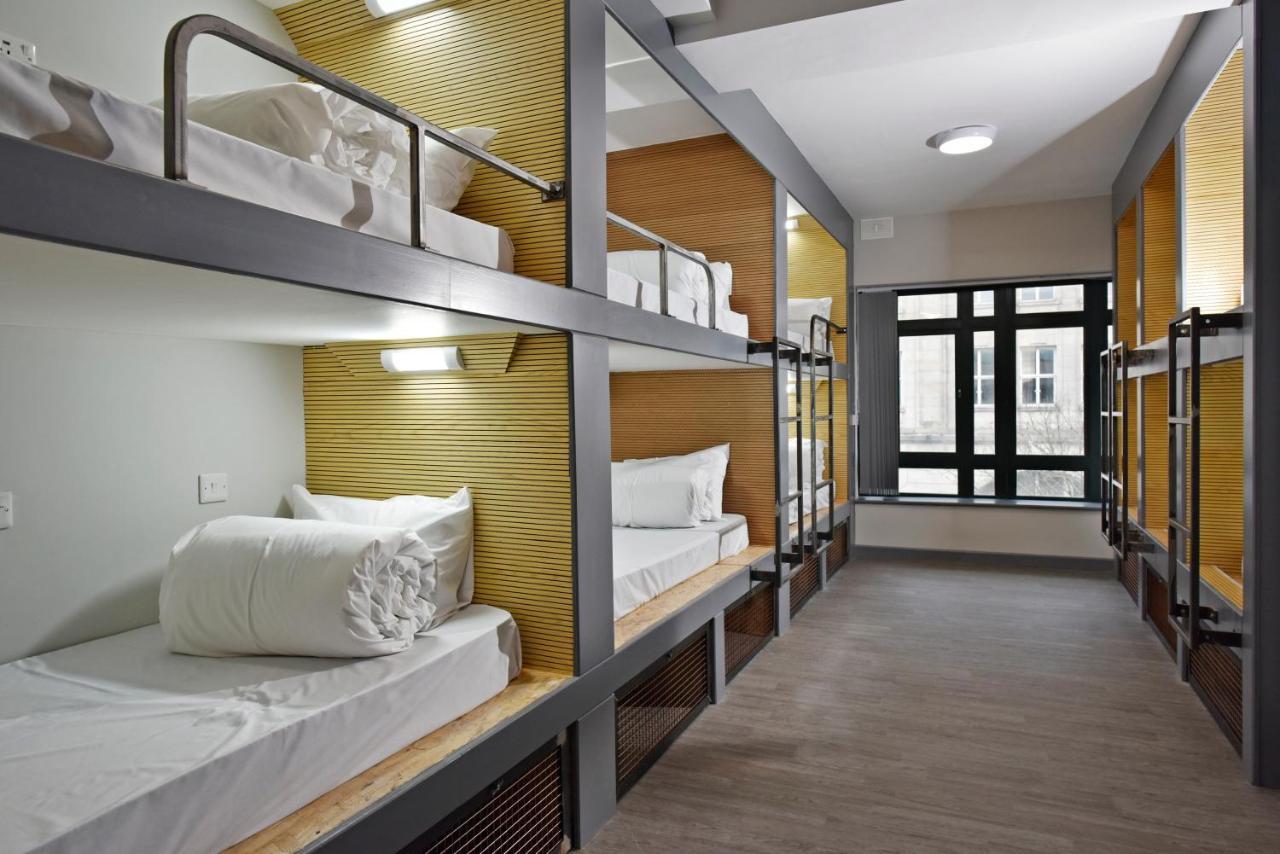 Cwtsh Hostel Σουόνσι Εξωτερικό φωτογραφία A typical hostel room