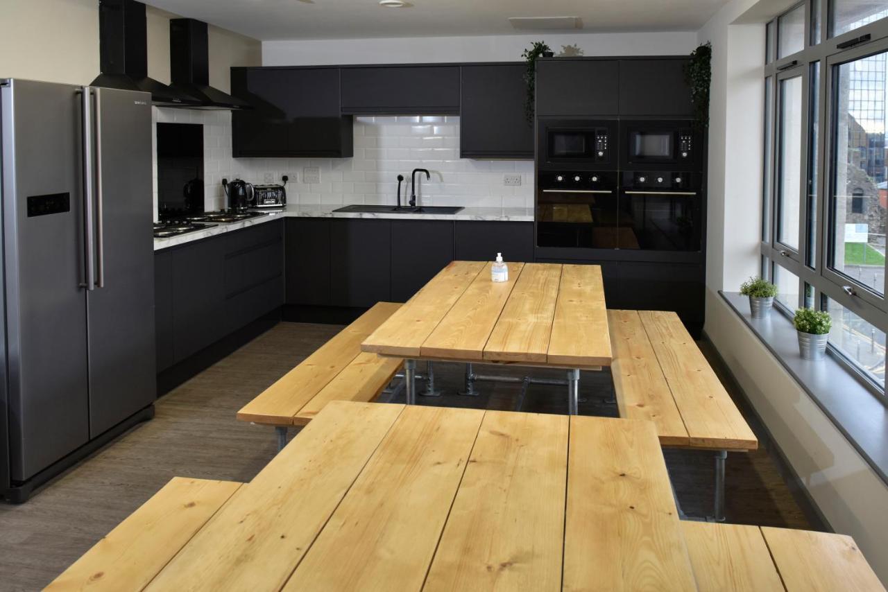 Cwtsh Hostel Σουόνσι Εξωτερικό φωτογραφία The kitchen at the 2012 Olympic Village