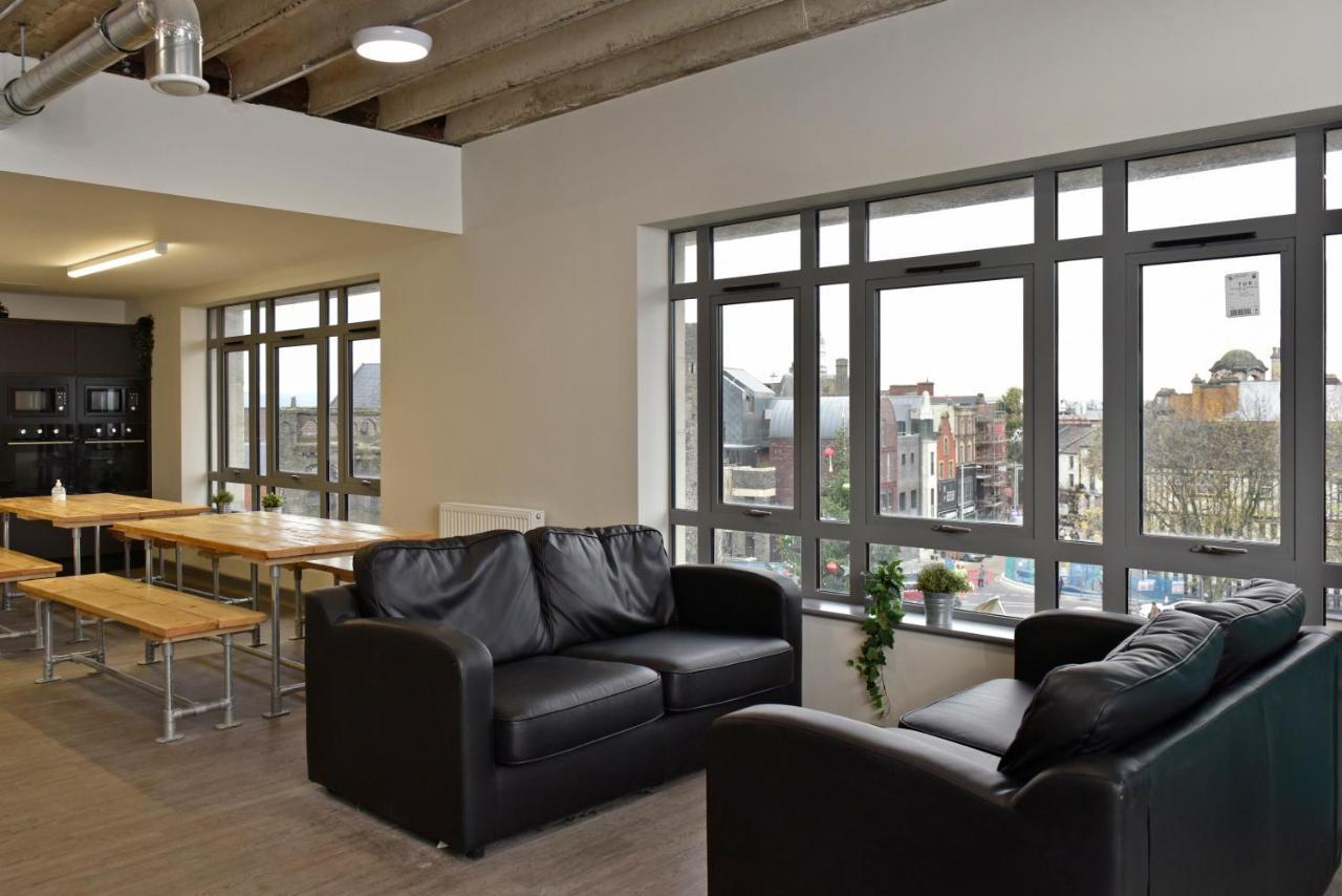 Cwtsh Hostel Σουόνσι Εξωτερικό φωτογραφία The common room at the University of East London
