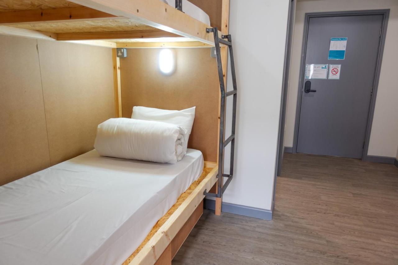 Cwtsh Hostel Σουόνσι Εξωτερικό φωτογραφία A typical room at the hotel