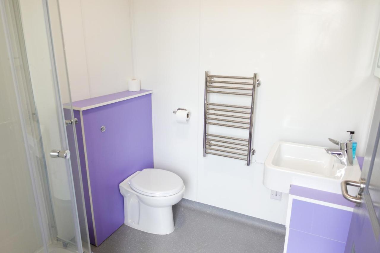 Cwtsh Hostel Σουόνσι Εξωτερικό φωτογραφία A bathroom in a student flat